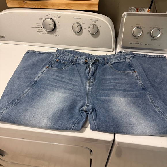 Medium wash barrel jeans - Picture 3 of 5